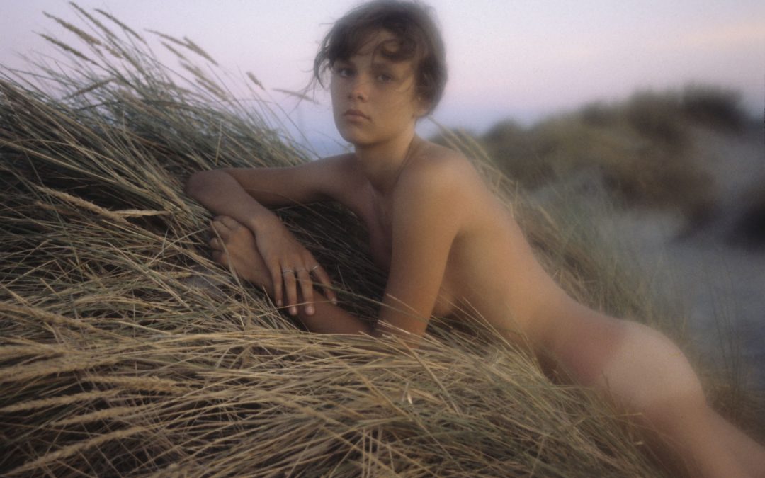 Meisje in de duinen van fotograaf David Hamilton